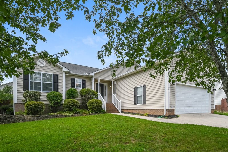 0/Mo, 634 Loch Lomond Cir Concord, NC 28025 Front View