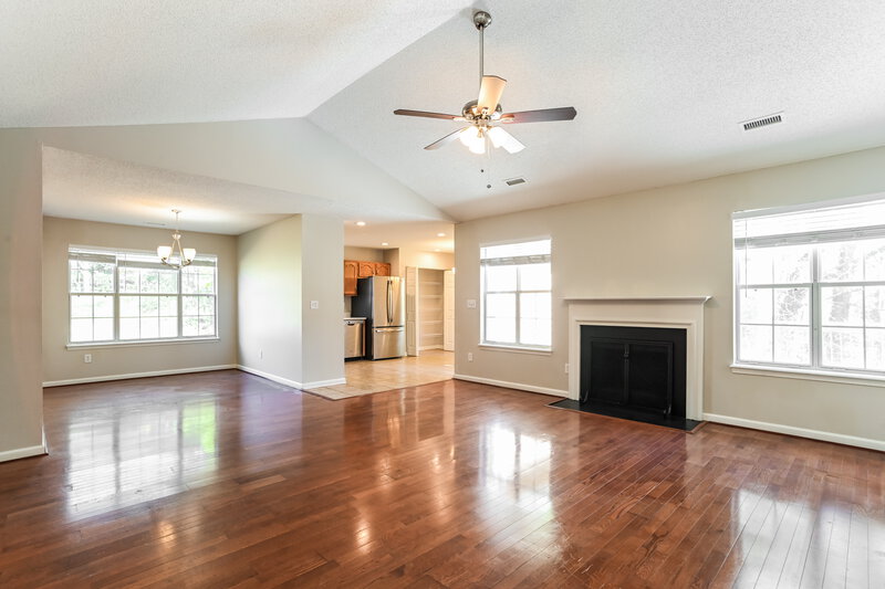 2,050/Mo, 9225 Merlot Ln Charlotte, NC 28269 Living Room View 2