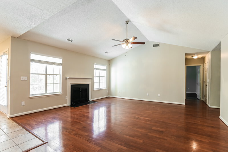 2,050/Mo, 9225 Merlot Ln Charlotte, NC 28269 Living Room View 3