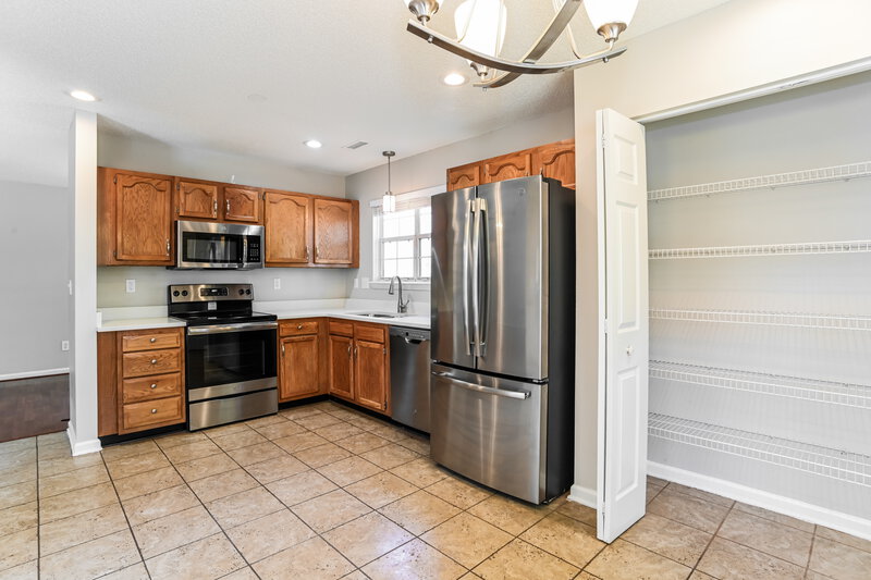 2,050/Mo, 9225 Merlot Ln Charlotte, NC 28269 Kitchen View 2