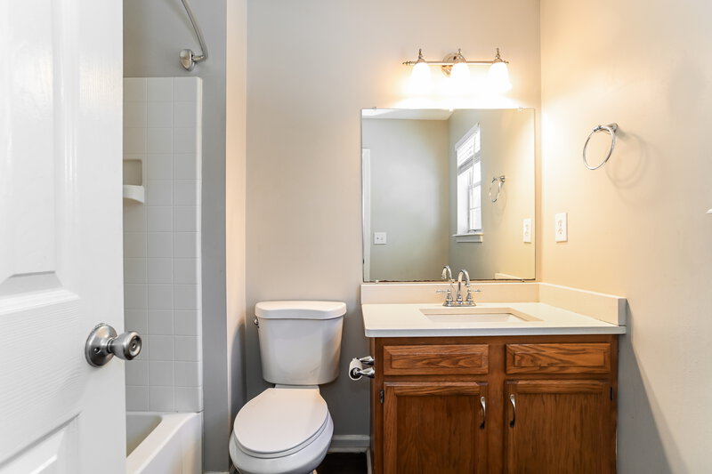 2,050/Mo, 9225 Merlot Ln Charlotte, NC 28269 Main Bathroom View