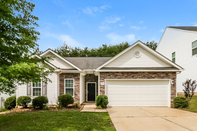 1,785/Mo, 2521 Meadow Crossing Drive Dallas, NC 28034 External View