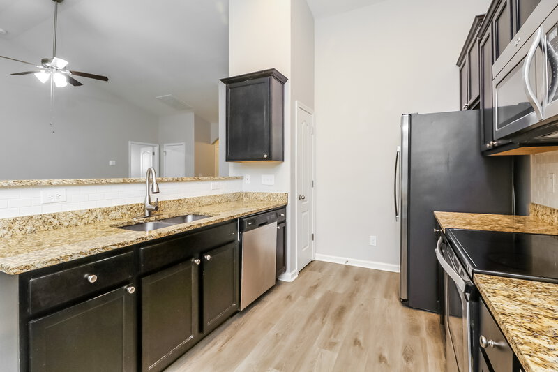 1,785/Mo, 2521 Meadow Crossing Drive Dallas, NC 28034 Kitchen View