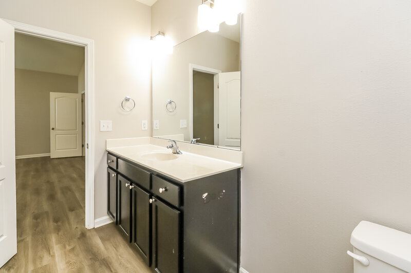 1,785/Mo, 2521 Meadow Crossing Drive Dallas, NC 28034 Main Bathroom View