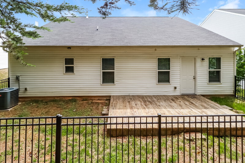 1,785/Mo, 2521 Meadow Crossing Drive Dallas, NC 28034 Rear View