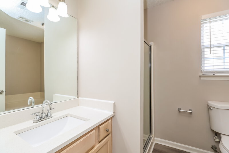 0/Mo, 7229 Kavan Hunter Drive Charlotte, NC 28214 Main Bathroom View