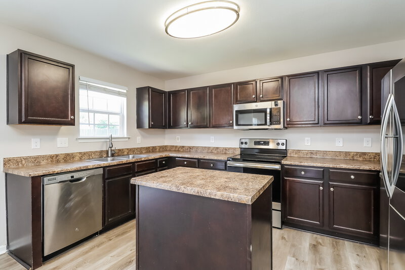 2,135/Mo, 4234 Grant Martin Dr Charlotte, NC 28208 Kitchen View 2