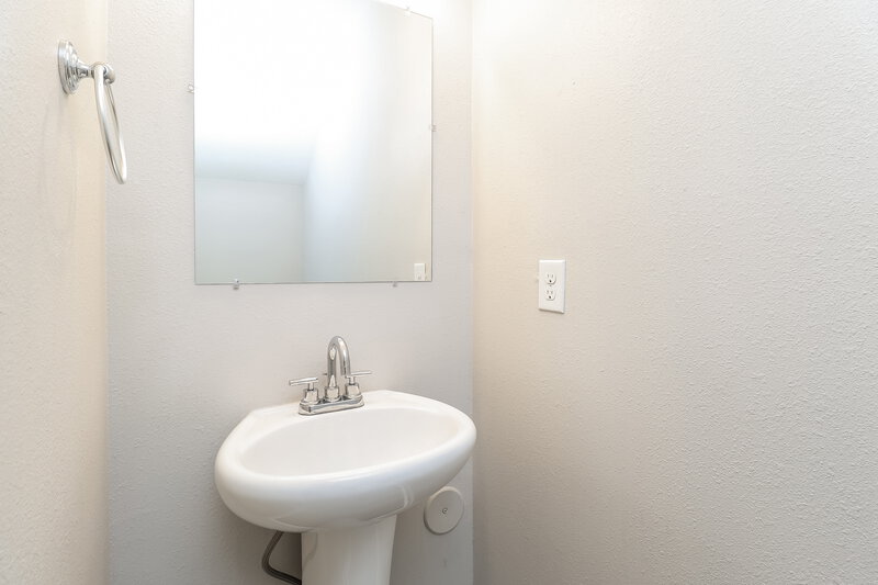 2,135/Mo, 4234 Grant Martin Dr Charlotte, NC 28208 Bathroom View