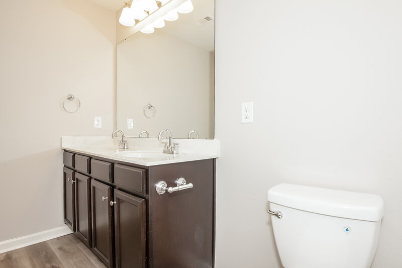 2,040/Mo, 4234 Grant Martin Dr Charlotte, NC 28208 Bathroom View