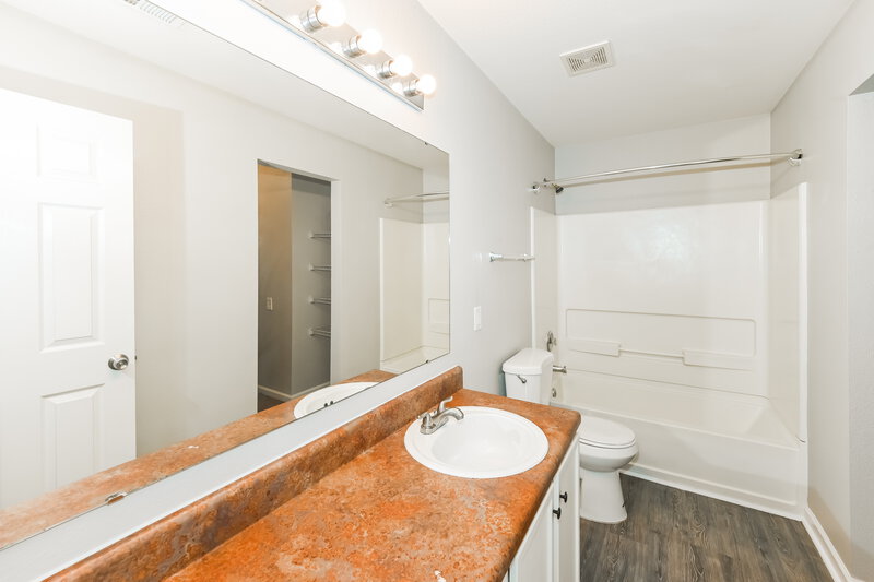 1,975/Mo, 8817 Oak Drive NE Charlotte, NC 28269 Main Bathroom View