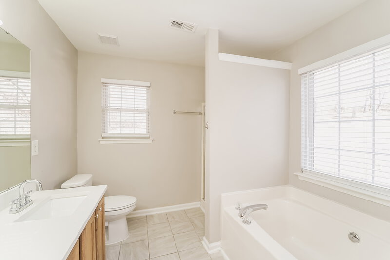 1,940/Mo, 5909 Lawnmeadow Drive Charlotte, NC 28216 Main Bathroom View