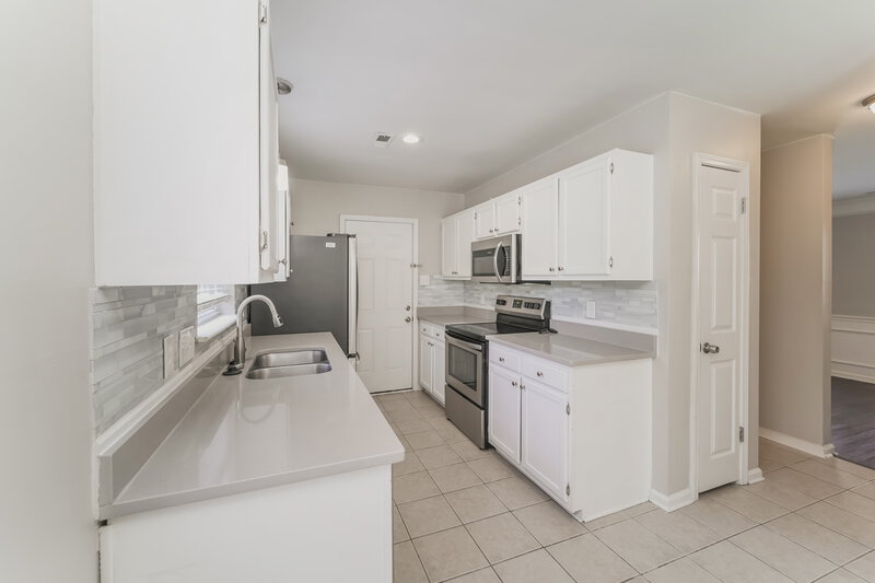 1,885/Mo, 8626 Terra Cotta Drive Charlotte, NC 28215 Kitchen View 2