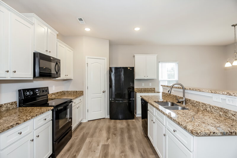 2,115/Mo, 6126 Loy Court Charlotte, NC 28214 Kitchen View