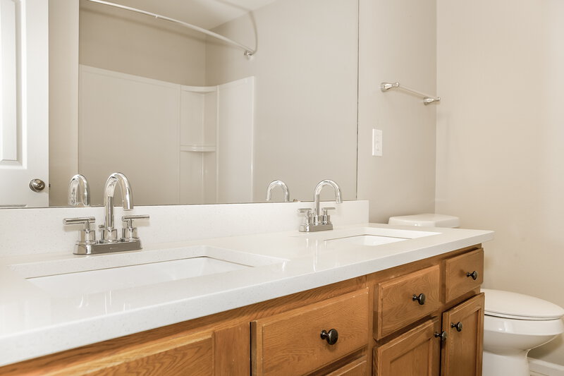 2,105/Mo, 1700 Eastway Drive Dallas, NC 28034 Main Bathroom View