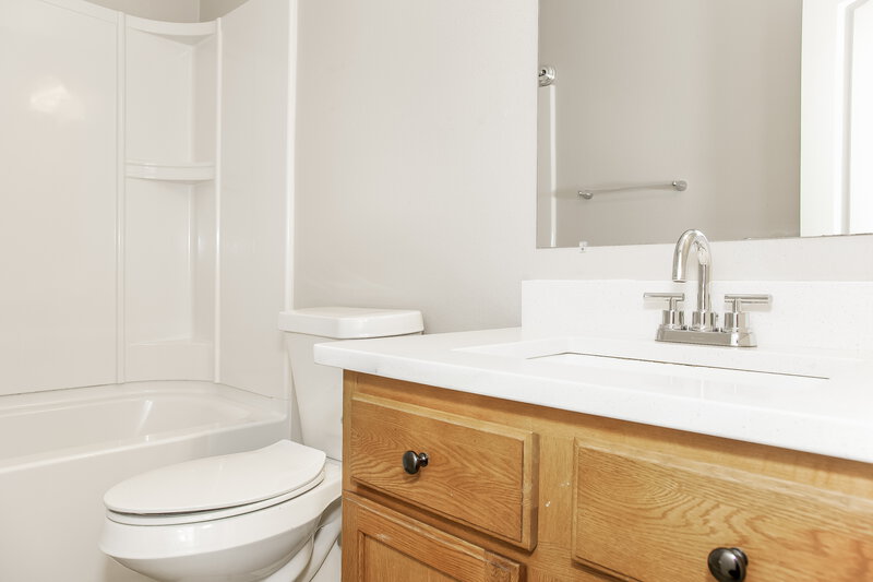 2,105/Mo, 1700 Eastway Drive Dallas, NC 28034 Bathroom View