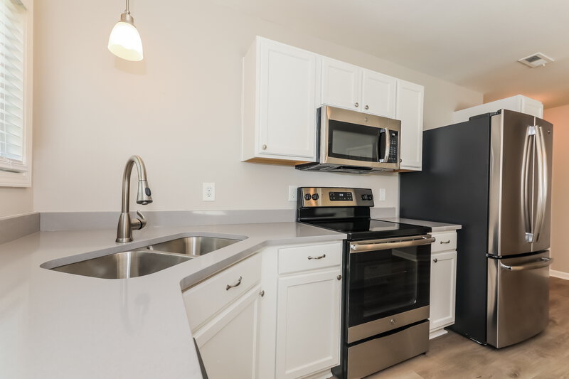 1,950/Mo, 10341 Hugue Way Charlotte, NC 28214 Kitchen View 2