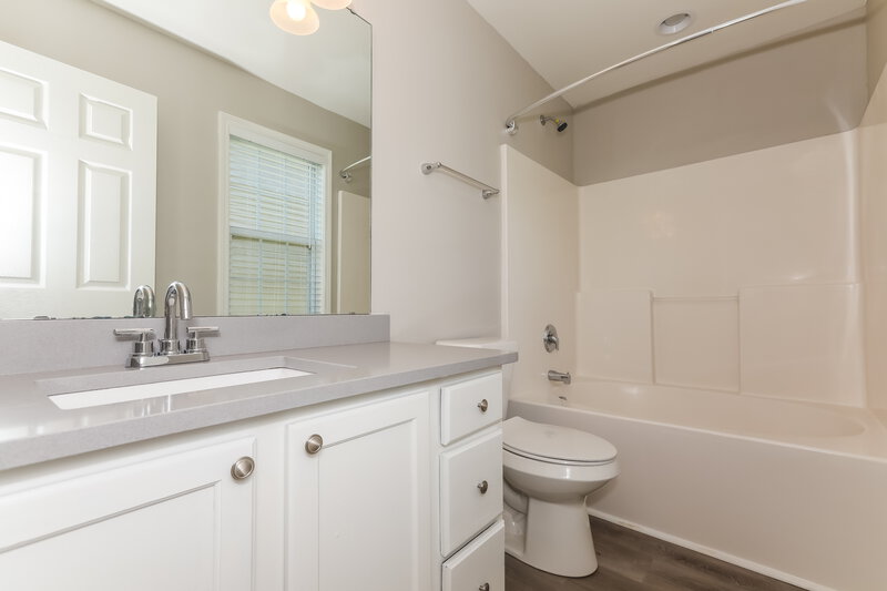 1,950/Mo, 10341 Hugue Way Charlotte, NC 28214 Bathroom View