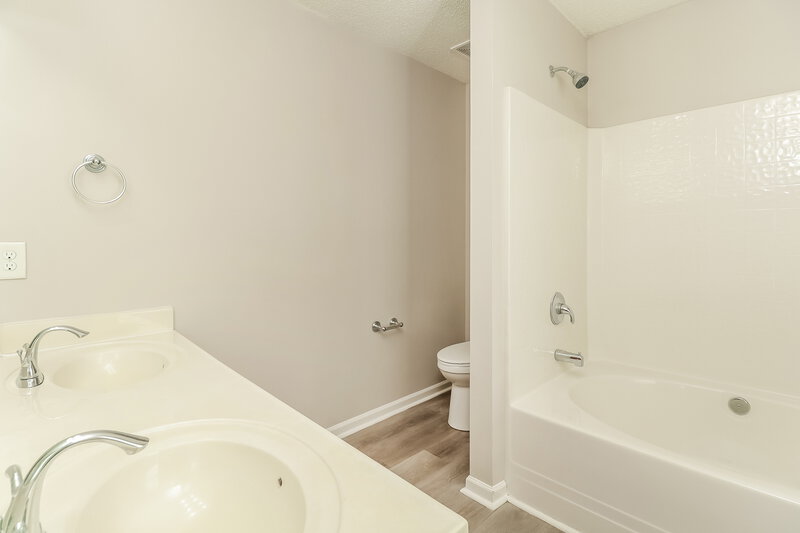1,875/Mo, 873 Raindrops Rd Gastonia, NC 28054 Main Bathroom View