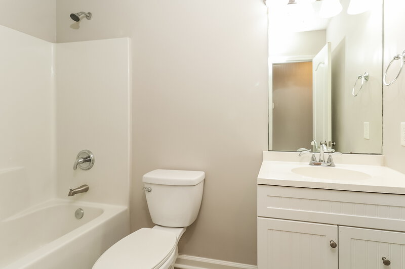 1,875/Mo, 873 Raindrops Rd Gastonia, NC 28054 Bathroom View