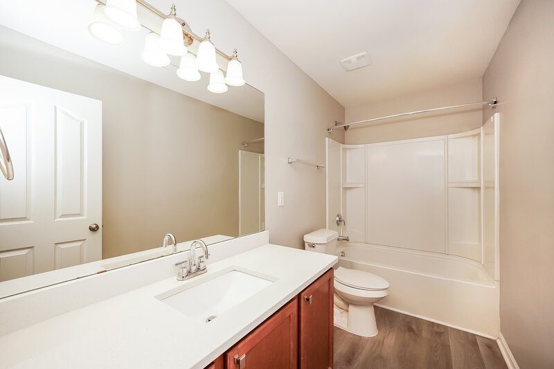 1,990/Mo, 4617 Esmeralda Drive Charlotte, NC 28269 Main Bathroom View