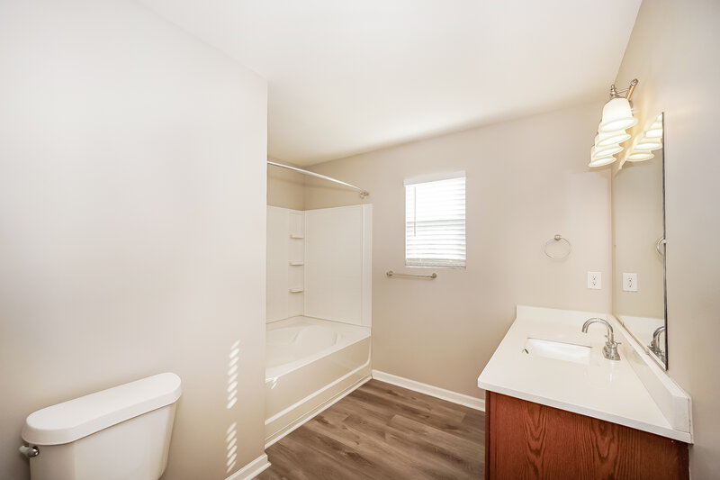1,990/Mo, 4617 Esmeralda Drive Charlotte, NC 28269 Bathroom View