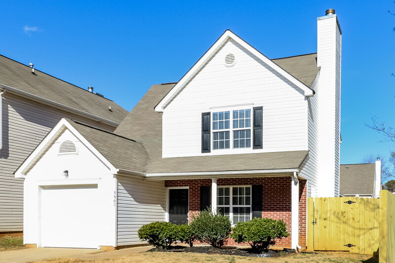 1,895/Mo, 3307 Reid Brook Ln Charlotte, NC 28208 Front View 2