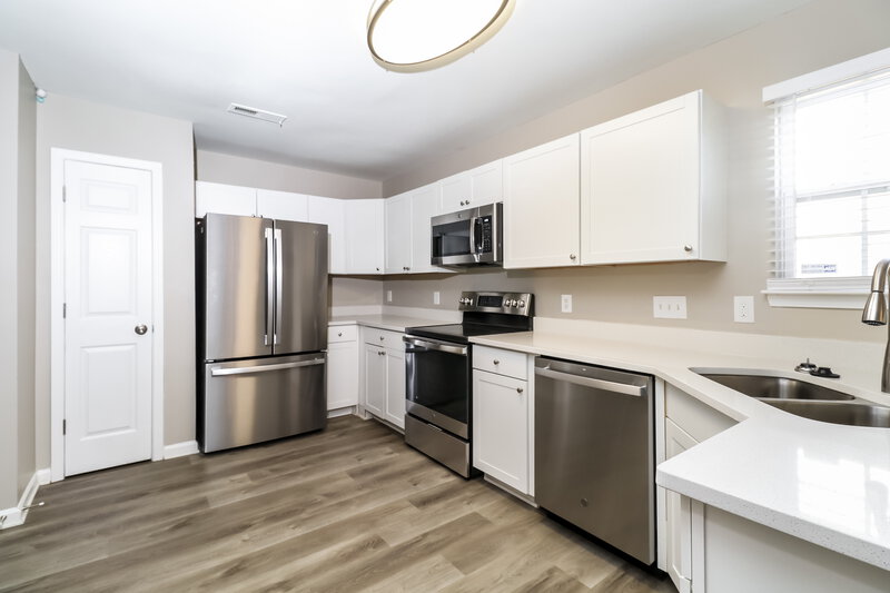 1,895/Mo, 3307 Reid Brook Ln Charlotte, NC 28208 Kitchen View