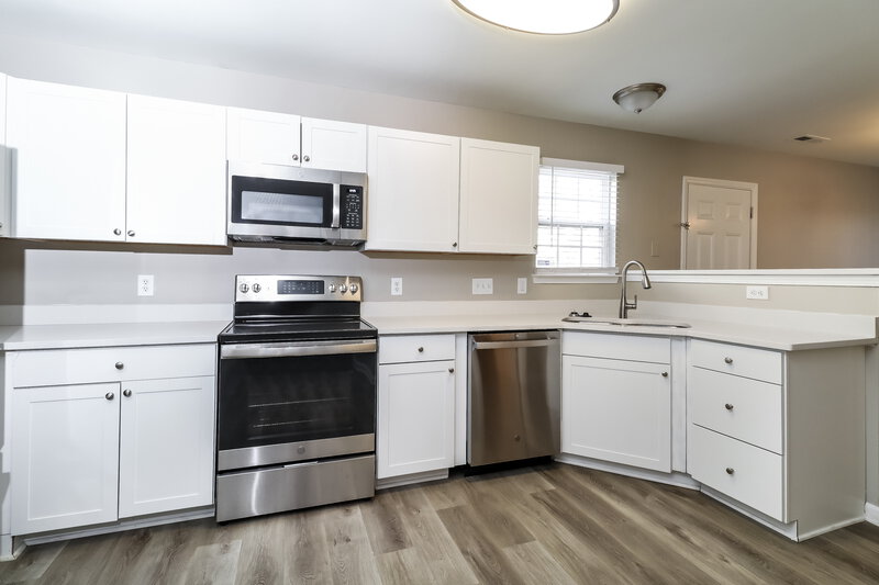 1,895/Mo, 3307 Reid Brook Ln Charlotte, NC 28208 Kitchen View 2