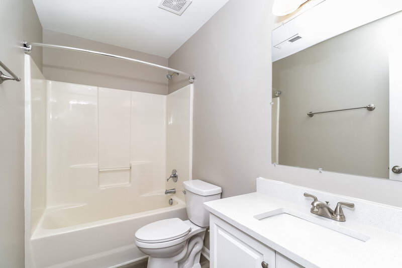 1,895/Mo, 3307 Reid Brook Ln Charlotte, NC 28208 Bathroom View