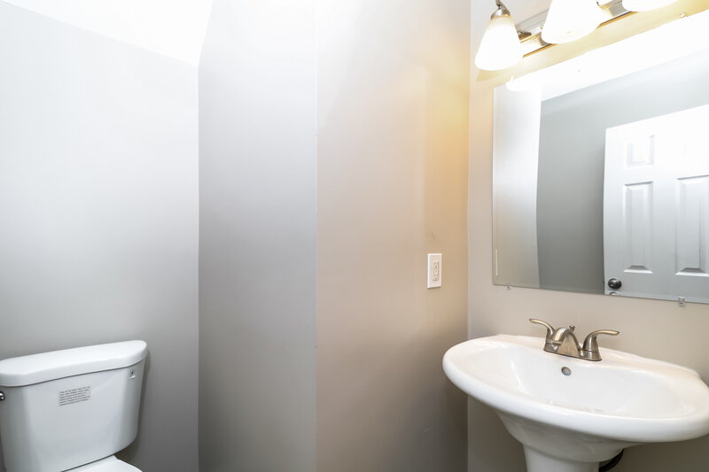 1,895/Mo, 3307 Reid Brook Ln Charlotte, NC 28208 Bathroom View 2