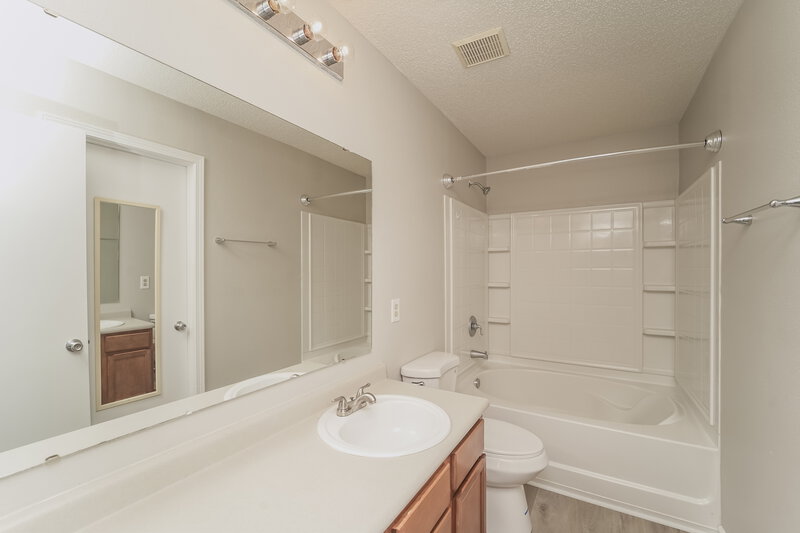 2,075/Mo, 822 Littleton Dr Concord, NC 28025 Main Bathroom View