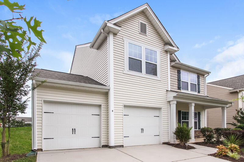 3,360/Mo, 10305 Snowbell Ct Charlotte, NC 28215 Front View 2