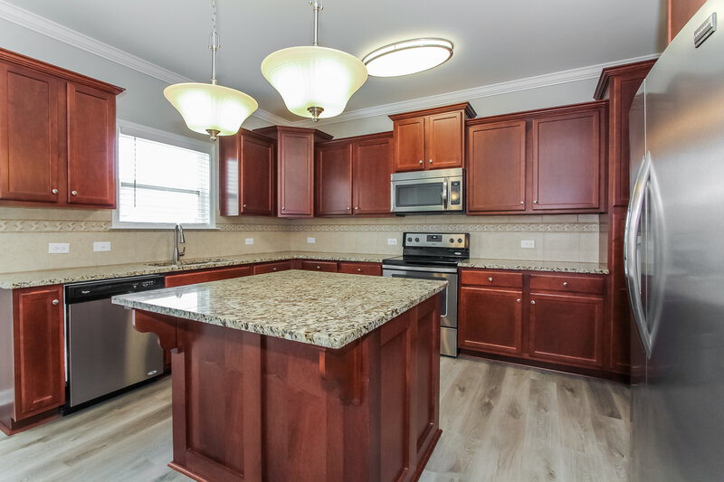 3,360/Mo, 10305 Snowbell Ct Charlotte, NC 28215 Kitchen View