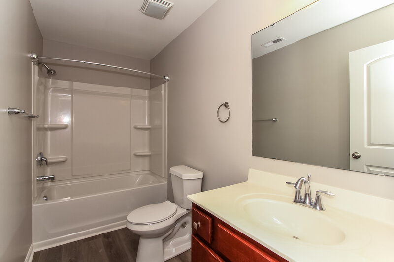 3,360/Mo, 10305 Snowbell Ct Charlotte, NC 28215 Bathroom View