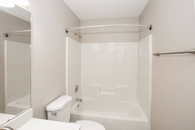 1,685/Mo, 4905 Aldersbrook Dr Monroe, NC 28110 Bathroom View