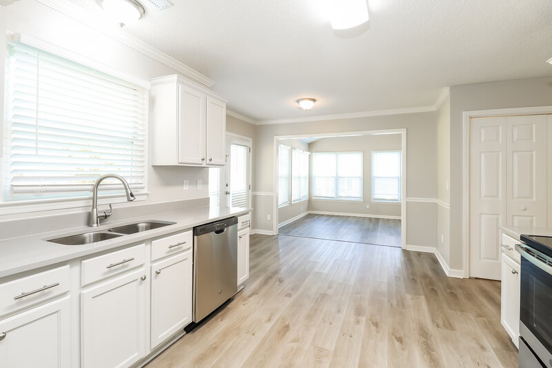 2,160/Mo, 4204 Hounds Run Dr Matthews, NC 28105 Kitchen View 2