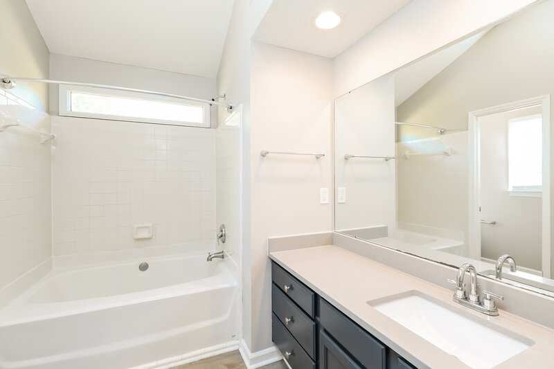 2,160/Mo, 4204 Hounds Run Dr Matthews, NC 28105 Main Bathroom View