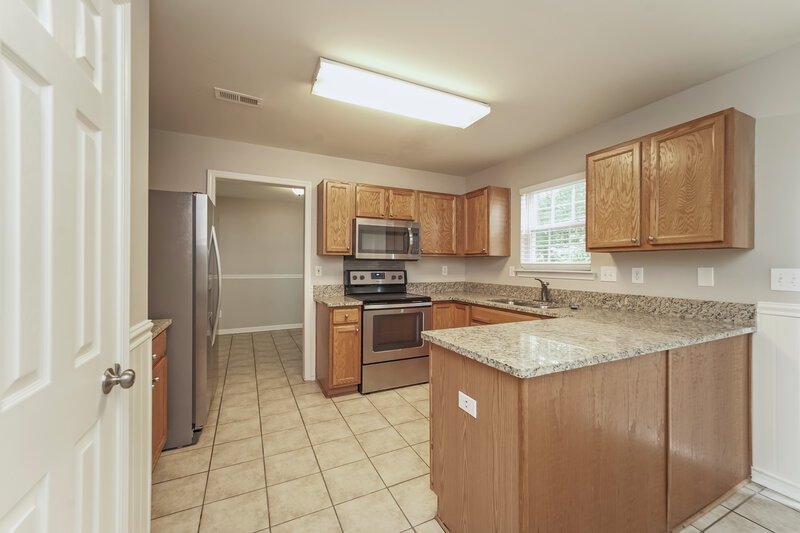 1,915/Mo, 2717 Black Cherry Dr Charlotte, NC 28262 Kitchen View