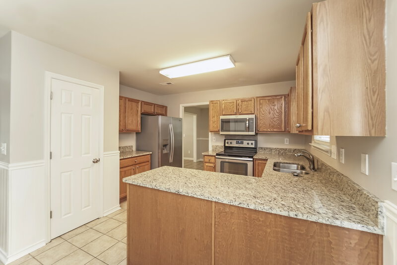 1,915/Mo, 2717 Black Cherry Dr Charlotte, NC 28262 Kitchen View 2
