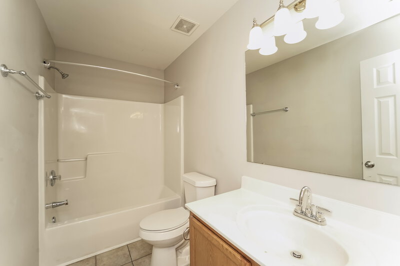 1,915/Mo, 2717 Black Cherry Dr Charlotte, NC 28262 Main Bathroom View