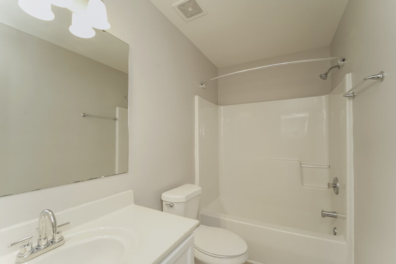 1,915/Mo, 2717 Black Cherry Dr Charlotte, NC 28262 Bathroom View