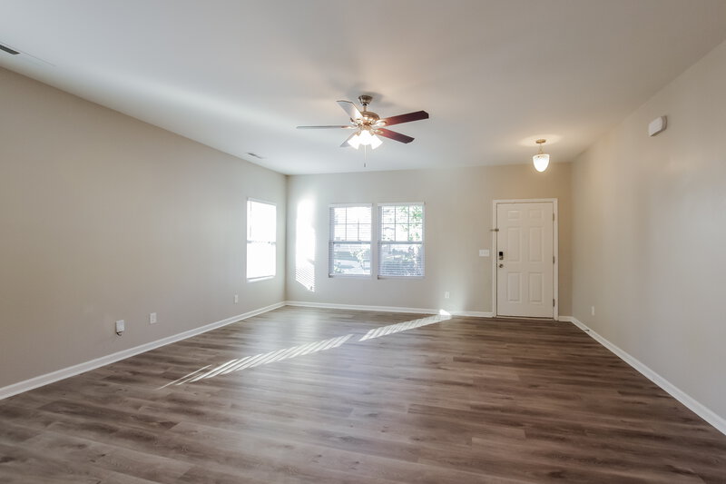 2,250/Mo, 6629 Covington Commons Dr Charlotte, NC 28227 Living Room View