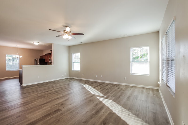 2,250/Mo, 6629 Covington Commons Dr Charlotte, NC 28227 Living Room View 2