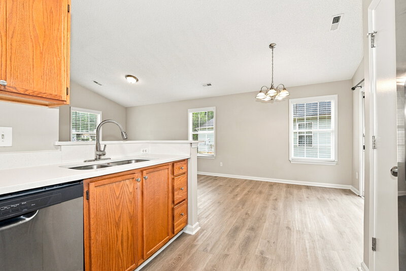 1,825/Mo, 11926 Stewarts Crossing Dr Charlotte, NC 28215 Kitchen View 2