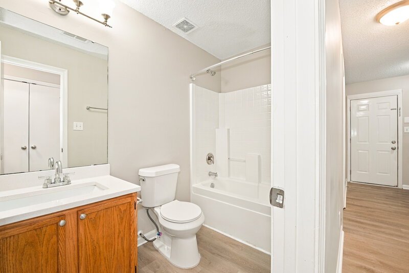 1,825/Mo, 11926 Stewarts Crossing Dr Charlotte, NC 28215 Bathroom View