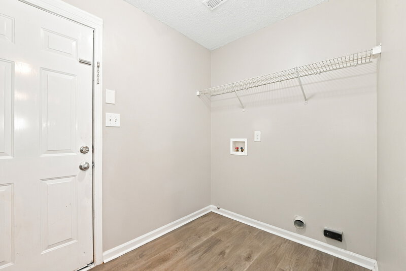 1,825/Mo, 11926 Stewarts Crossing Dr Charlotte, NC 28215 Laundry Room View