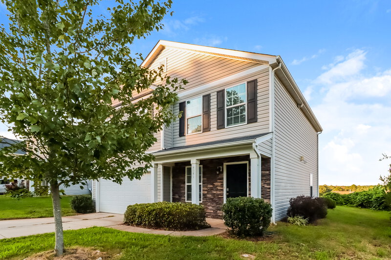 1,810/Mo, 4941 Broad Leaf Ct Dallas, NC 28034 Front View 2