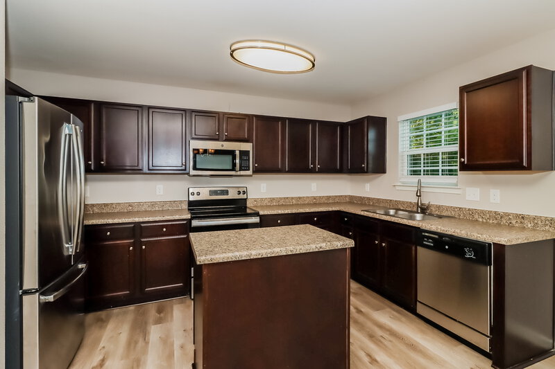 1,810/Mo, 4941 Broad Leaf Ct Dallas, NC 28034 Kitchen View