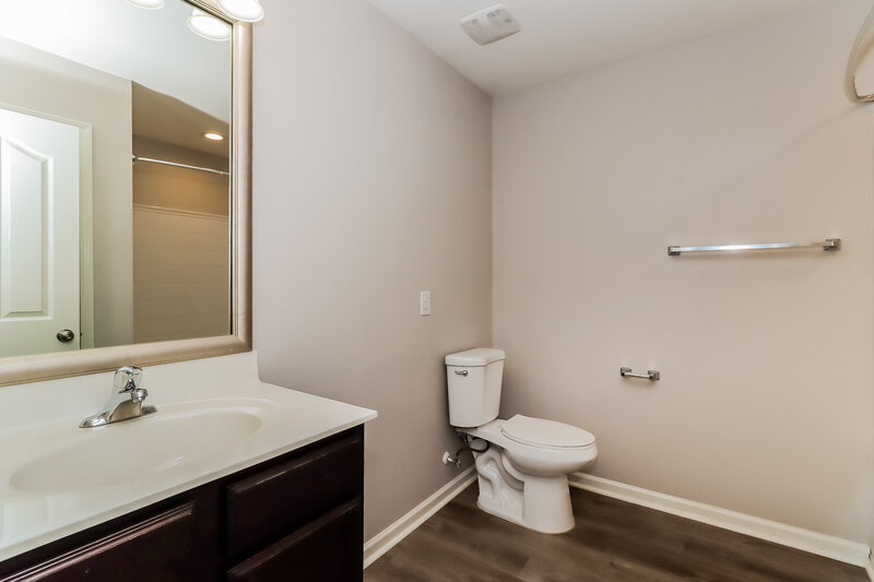 1,810/Mo, 4941 Broad Leaf Ct Dallas, NC 28034 Main Bathroom View