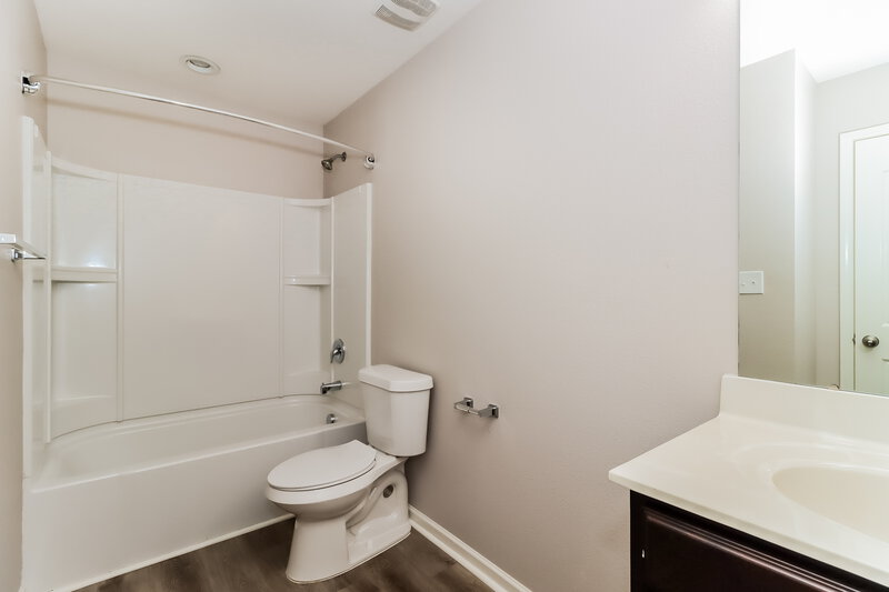 1,810/Mo, 4941 Broad Leaf Ct Dallas, NC 28034 Bathroom View